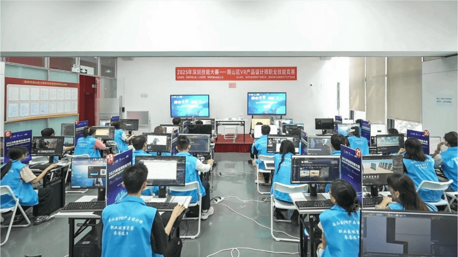 南山區(qū)VR設(shè)計(jì)賽“神仙打架”盛況 女選手占比過(guò)半，冠軍作品聚焦災(zāi)難逃生模擬